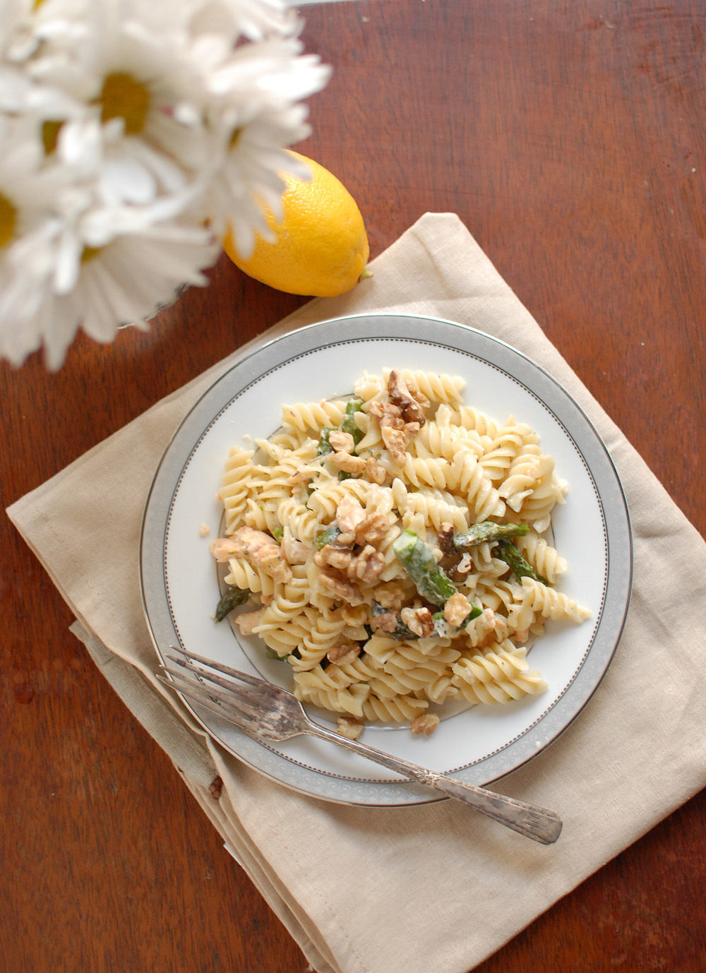 Salmon and Asparagus Pasta with Walnuts