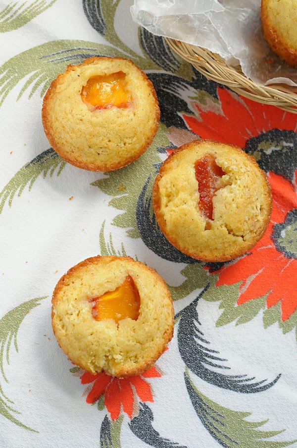 Little Peach Picnic Cakes