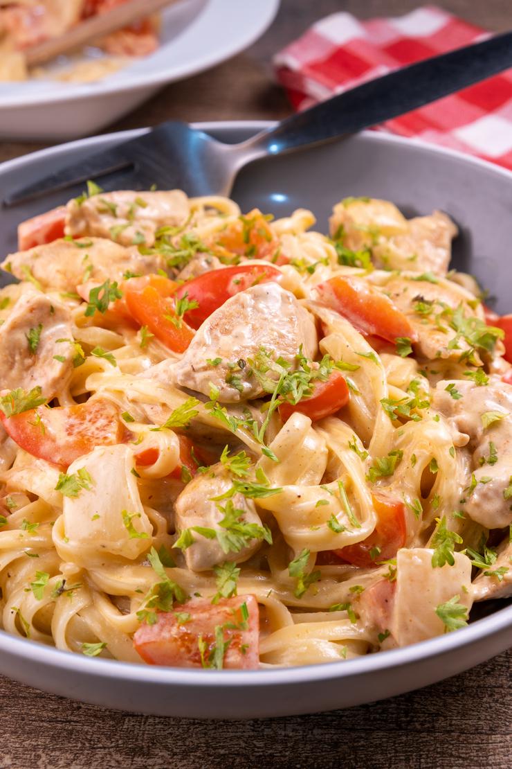 Creamy Chicken Fajita Pasta - Easy Chicken Pasta Dinner Recipe